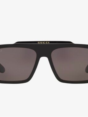 Gucci Black Frame Sunglasses with Gold Logo and Dark Gray Lenses